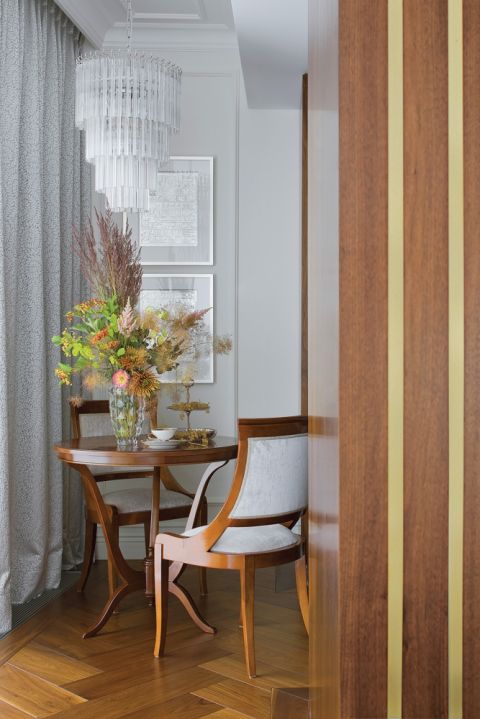 Luksusowe wnętrza: marmury, drewno i artdecowskie dekoracje