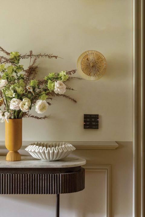 eleganckie mieszkanie z marmurem i sztukateriami