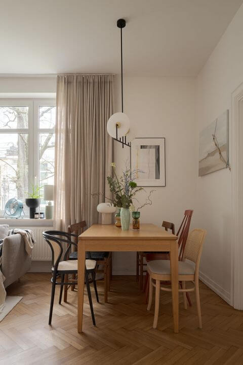 jadalnią w mieszkaniu w stylu gdyńskiego modernizmu