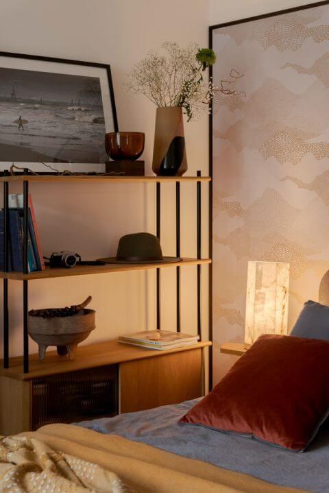 sypialnia w gdyńskiej modernistycznej kamienicy