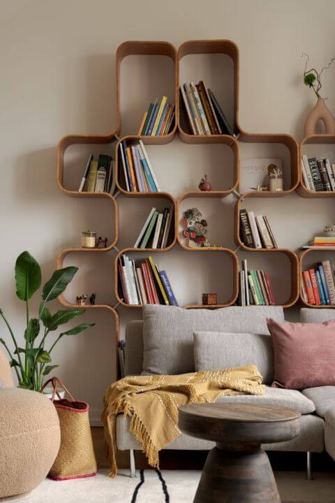 regał w stylu modernistycznym