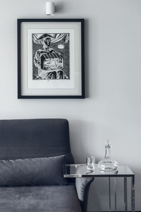 Mieszkanie urządzone jest po męsku i bardzo estetycznie.