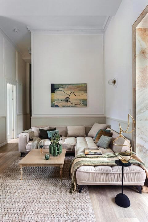 elegancki salon w mieszkaniu urządzonym w dawnym browarze