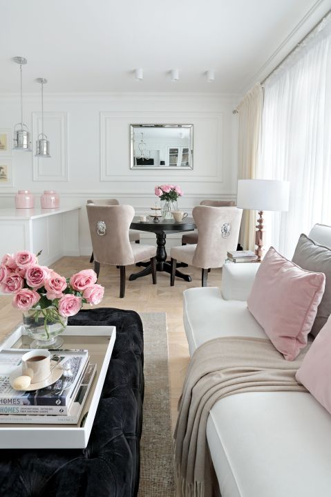 Mieszkanie o metrażu 65 m² jest jak szkatułka: nieduże, zmysłowe i aż kusi, by do niego zajrzeć. Przytulne, w