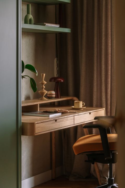 domowe biuro w nowoczesnym mieszkaniu z nutą retro