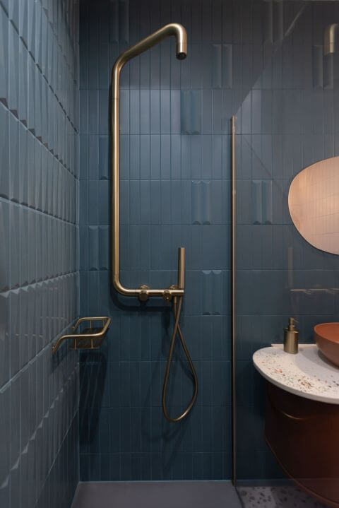 półka pod prysznicem