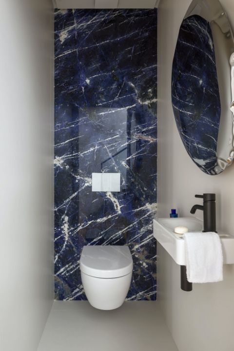 niebieski kwarcyt na ścianę w łazience