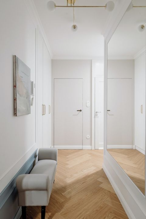 elegancki przedpokój w mieszkaniu nad morzem