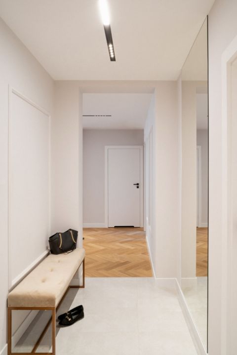 przedpokój w mieszkaniu w bloku