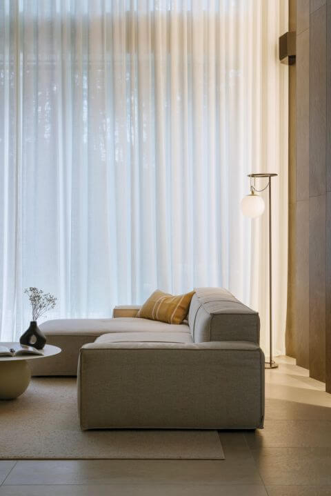 ocieplony minimalizm w nowoczesnym salonie