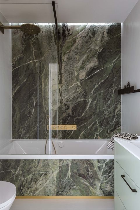 zielony spieki kwarcowy w łazience