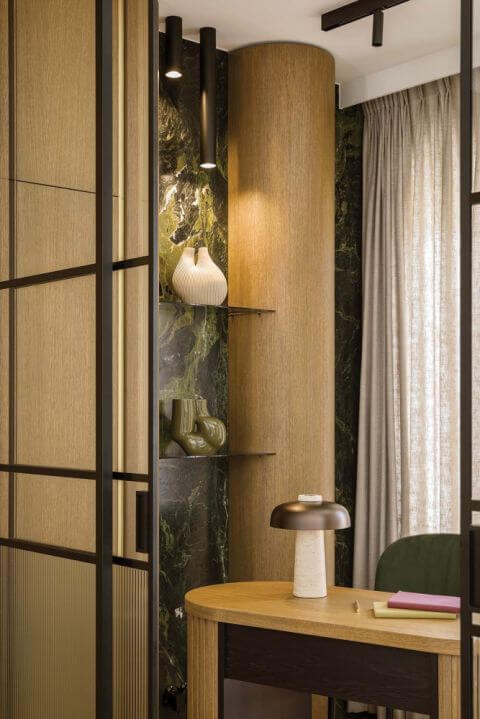 domowe biuro w luksusowym apartamencie