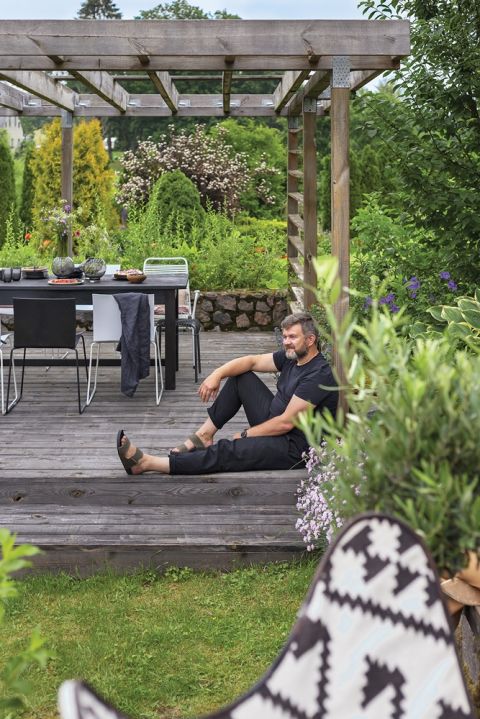 odnowiona altana w starym domu