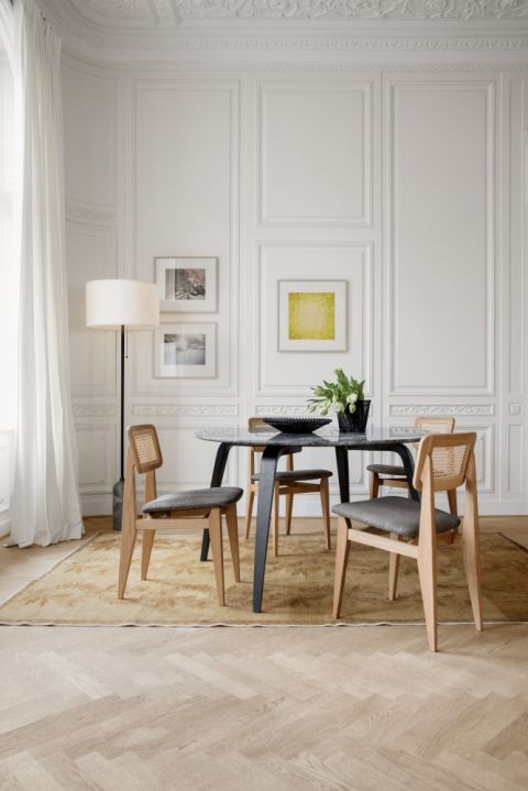 Salon, kuchnia i sypialnia w kolorach natury