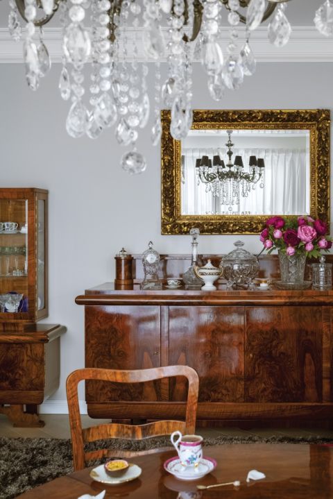 CAŁY ZESTAW ARTDEKOWSKICH MEBLI SPRZED STU LAT ZOSTAŁ PROFESJONALNIE ODRESTAUROWANY W WARSZAWSKIM ANTIK BAZARZE.