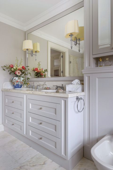 szara szafka na umywalkę