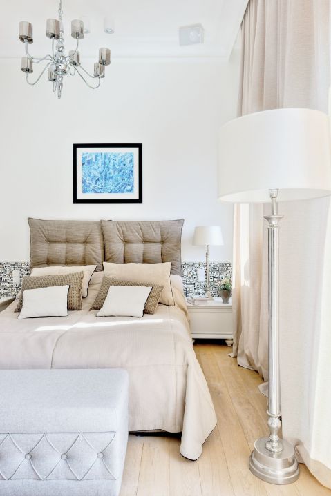 styl marynistyczny biała sypialnia