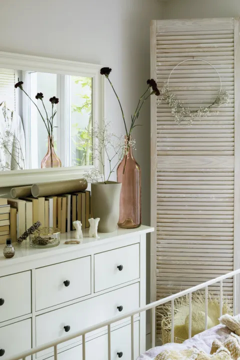 sypialnia w stylu naturalnym