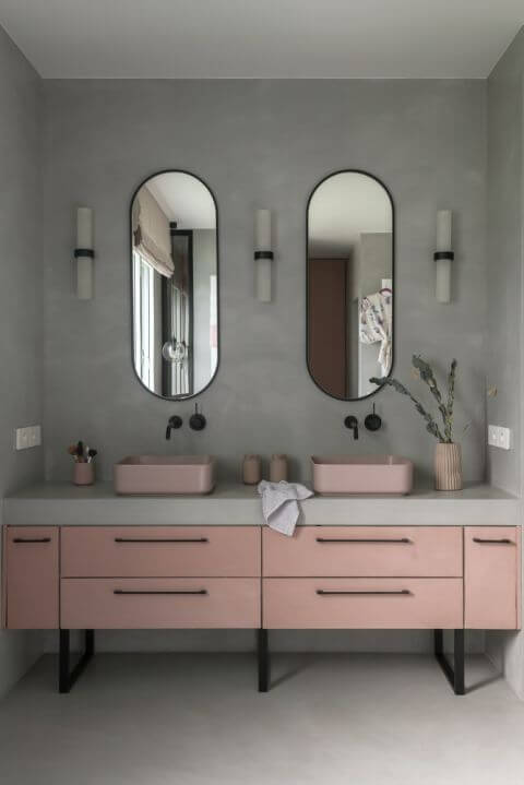 szarość i róż w łazience