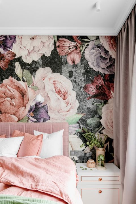 tapety w kwiaty do różowej sypialni
