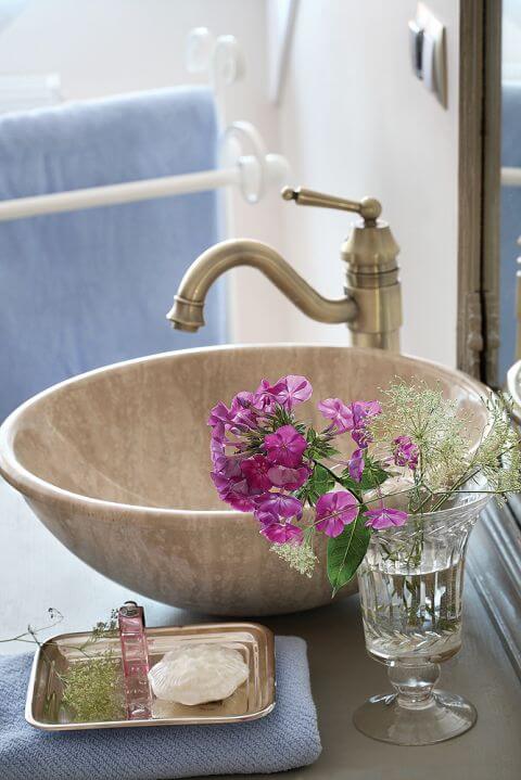 Umywalka z trawertynu