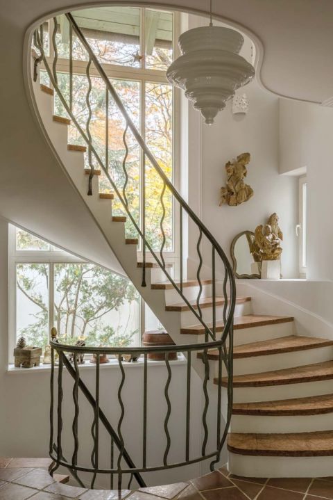 spiralne schody w willi