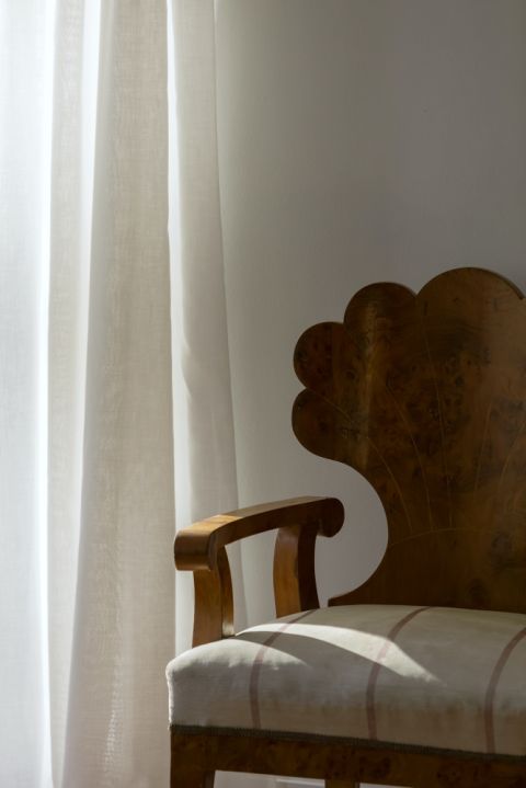 meble z różnych epok w salonie z duszą