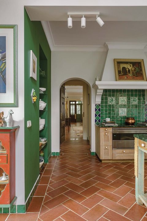 kuchnia butelkowa zieleń i drewno