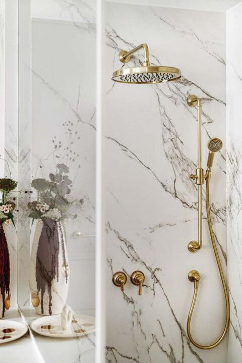 biała łazienka styl art deco