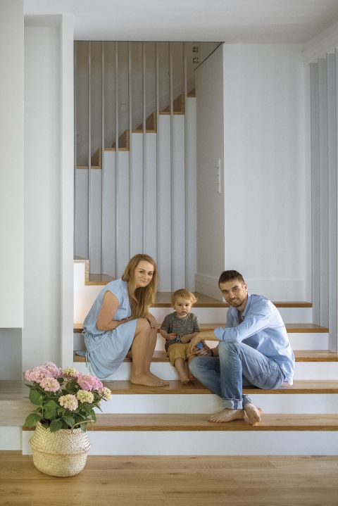 Przytulny dom ze skandynawska nutą. Tak mieszkają Katarzyna i Mateusz w domu w nowoczesnym stylu.