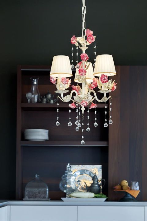 żyrandole i lampy z kryształkami