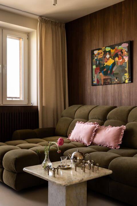 nowoczesny salon z narożną sofą
