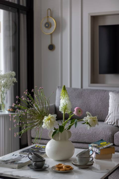 marmurowy stolik w salonie