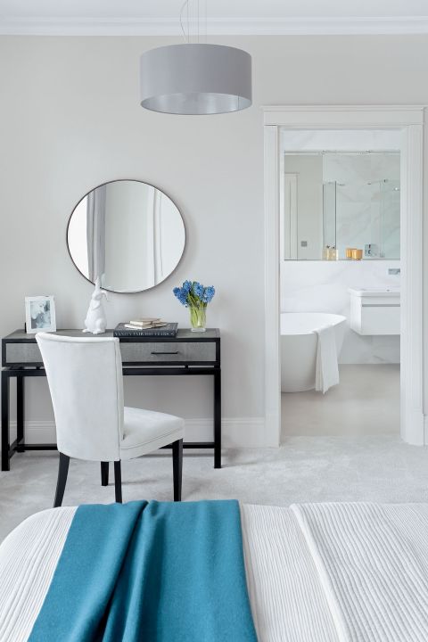 Dom gotowy na Wielkanoc – dekoracje w kolorach złota, zieleni i błękitu