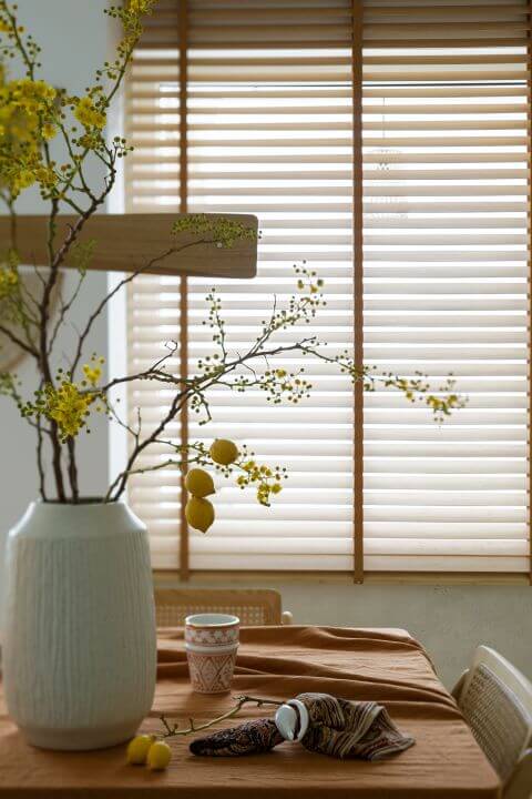 salon z jadalnią w stylu boho