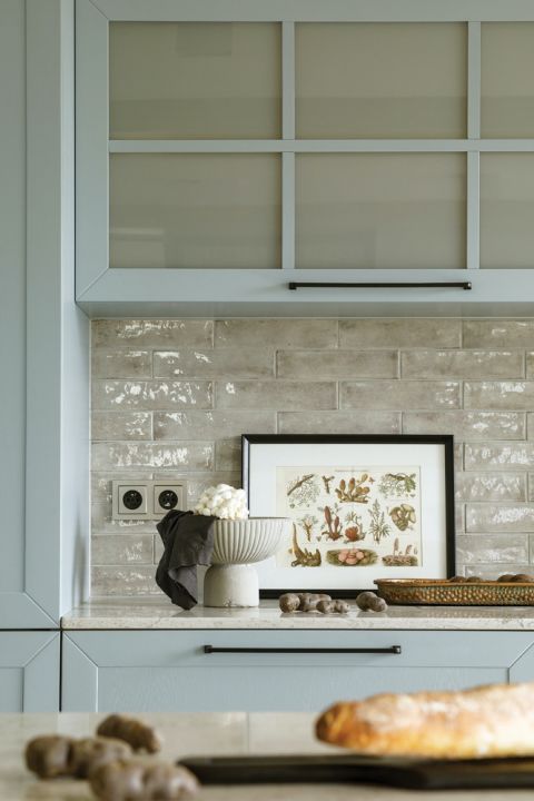 niebieska kuchnia szary blat