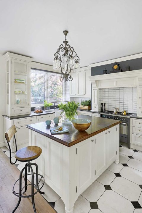 Dom Marzenny Niemoczyńskiej, która ubiera polskie gwiazdy, powstał z katalogu kupionego w USA. Tylko jej