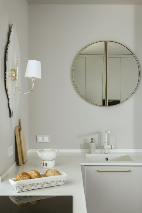 kuchnia w beżach i bieli dekoracje dodatki