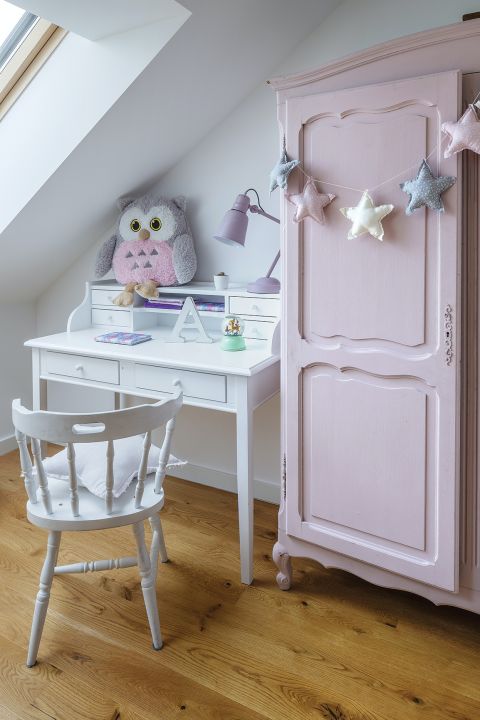 biało różowy pokój dla dziewczynki