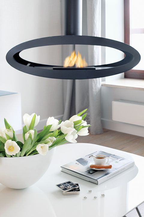 Biokominek kształtem nawiązuje do wszechobecnych obłości.