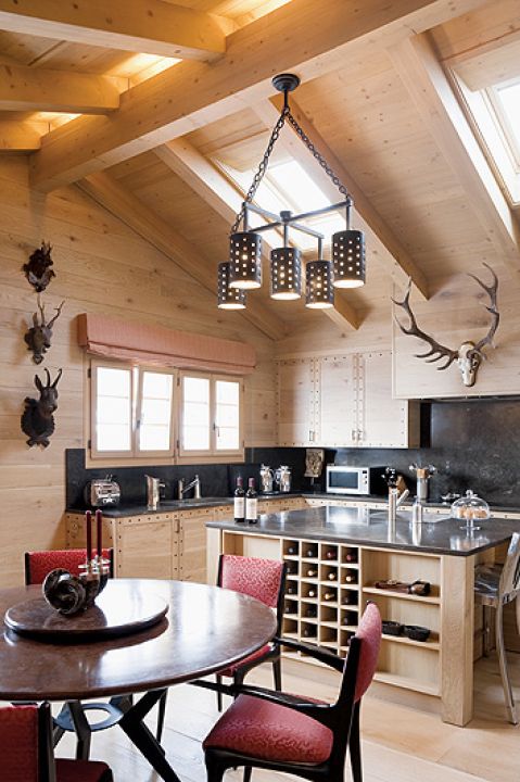 Drewniany dom w górach