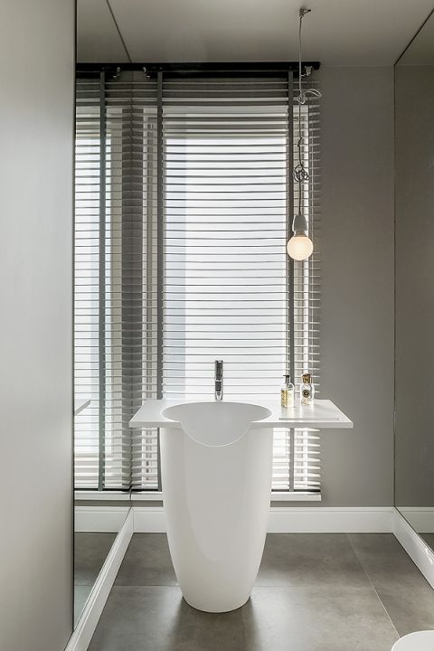 Łazienka: Łazienka. Wszystko jest tu przemyślane, nie ma nadmiaru, wystarczą na przykład tylko dwie kolekcje baterii, ale za to idealnych.