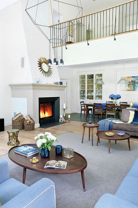 Elegancki dom stoi na leśnej polanie 20 minut od Centrum Poznania. Zobacz zdjęcia z wnętrza tego pięknego domu.