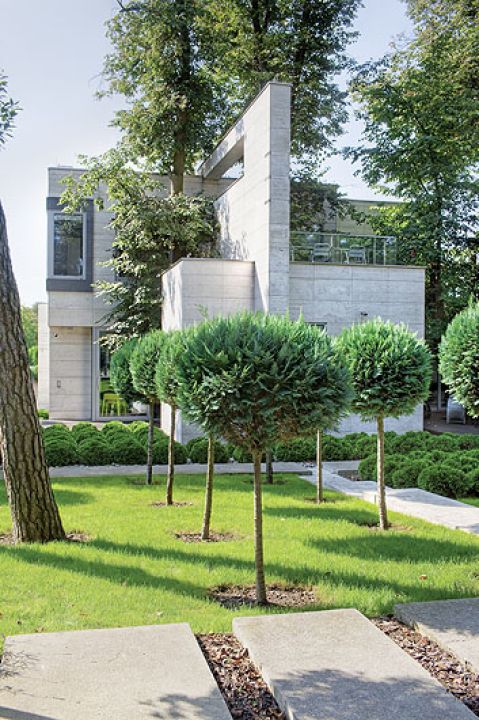 Dom nowoczesny z trawertynami i agatami