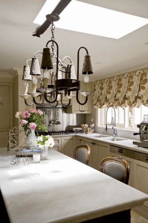 Jest wykonany z kutego metalu Marylou znalazł wiele lat temu w pewnym francuskim gospodarstwie. Wisiał w oborze.