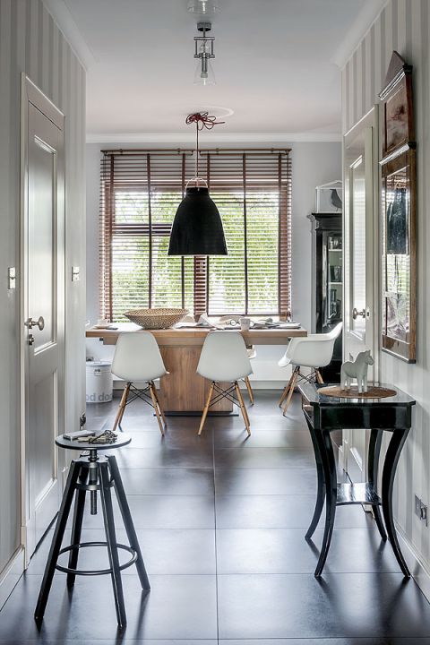 Joanna kupiła je w opłakanym stanie, ale zaprzyjaźniony stolarz zrobił z niego prawdziwe cacuszko.