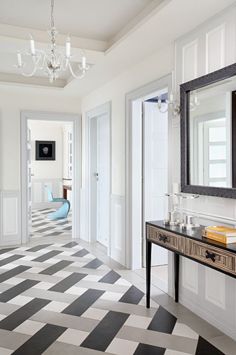 Kamienica z lat 30. Mieszkanie wykończone klasycznie, ale z dodatkiem koloru i dizajnu.