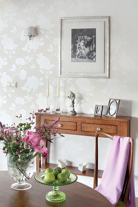 Konsolę zrobiła firma stolarska Euro-stol Piotr Kowalski i Piotr Gomółka.