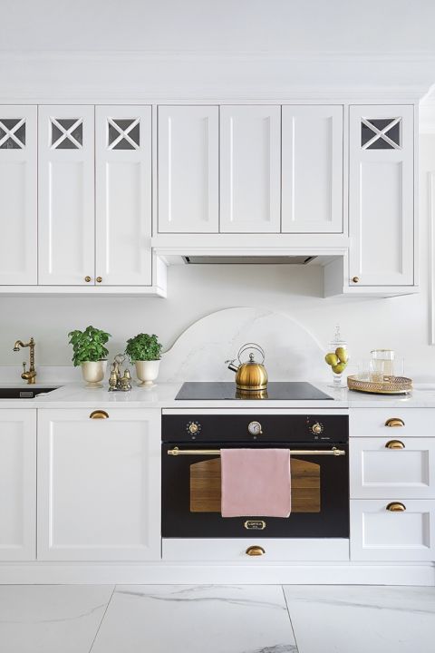 Biała zabudowa kuchenna