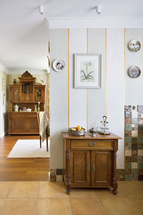 Mała rewolucja w tym domu zaczęła się od kominka. A cel był jasno określony – stworzyć klasyczne wnętrza z